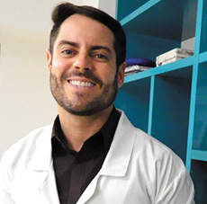 Dr. Maurício Carneiro Santos